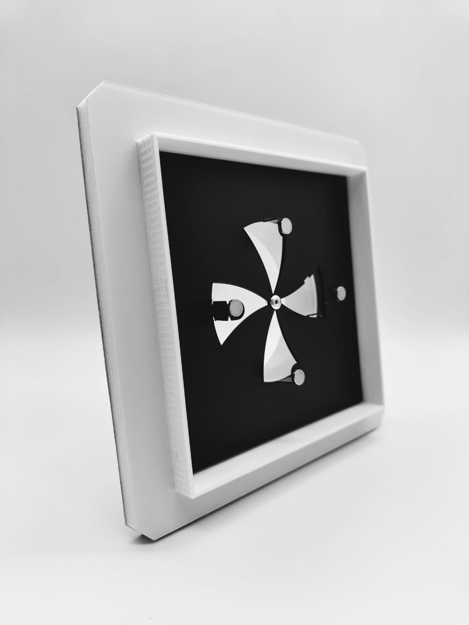 Теневой магнитный диффузор квадратный для потолков из гипсокартона 150х150/100 мм